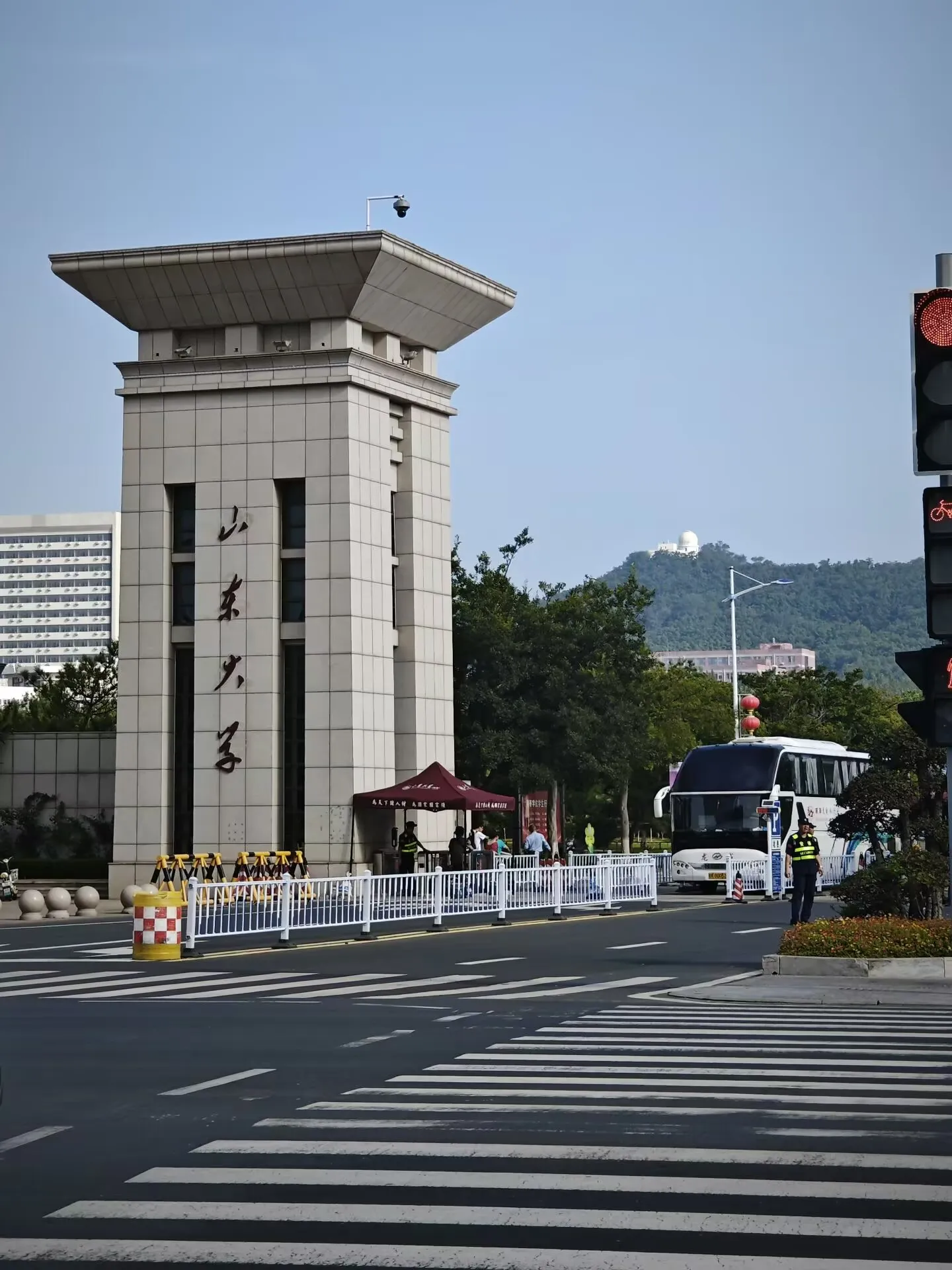 山东大学(威海)校门